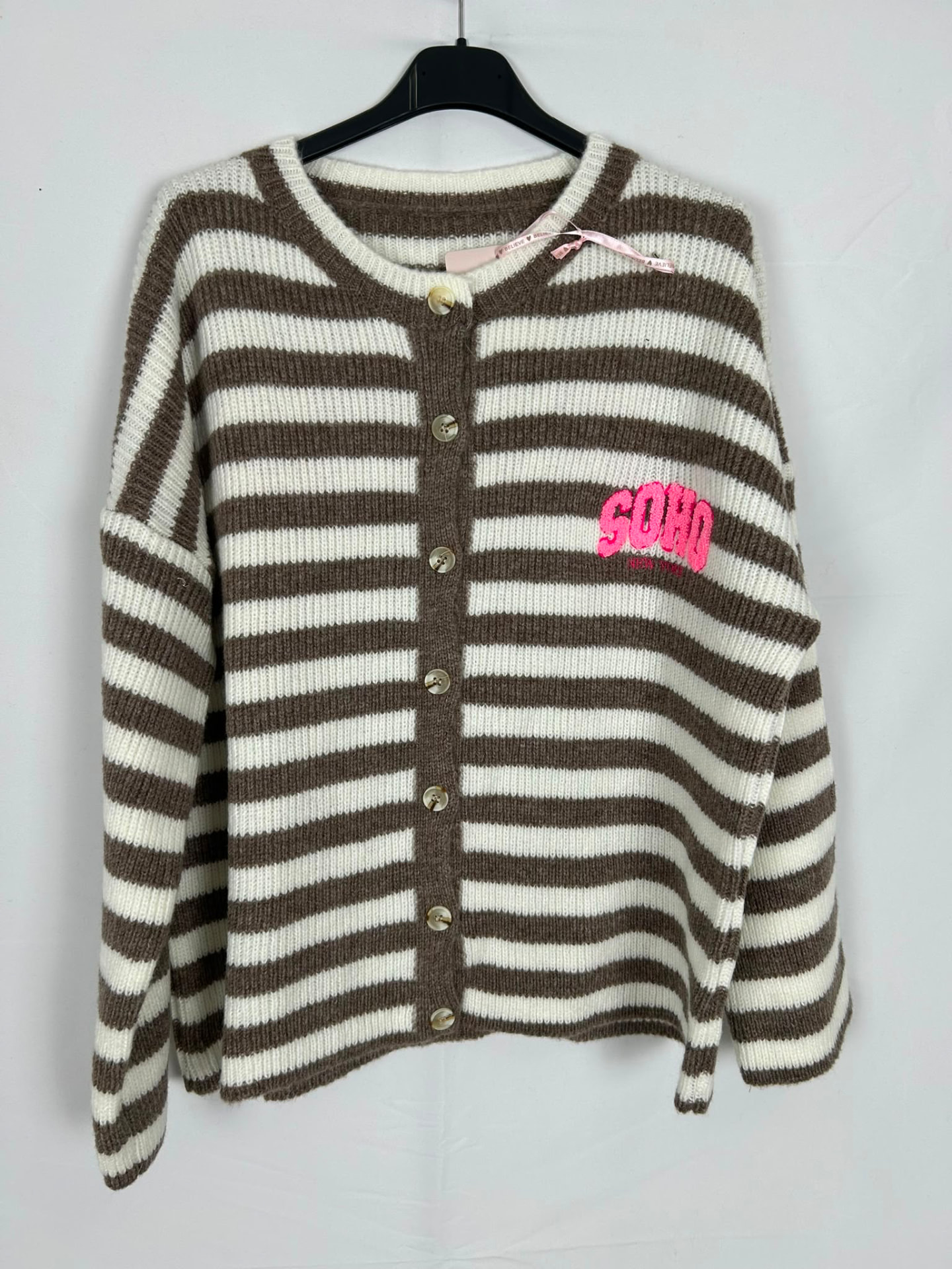 Strickjacke 'Soho Stripes' – Taupe/Weiß